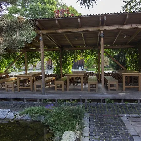 ゲストハウス Ve Stoleti Loděnice
