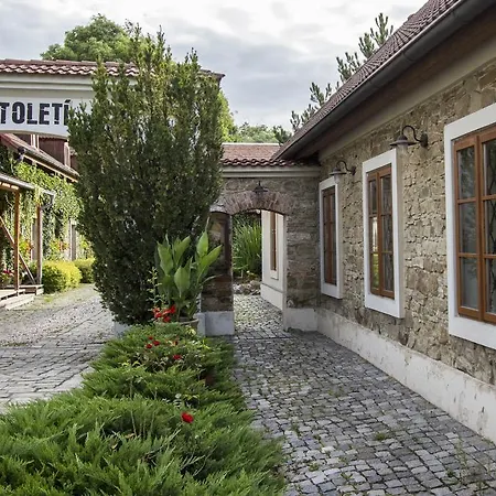 Ve Stoleti ゲストハウス Loděnice